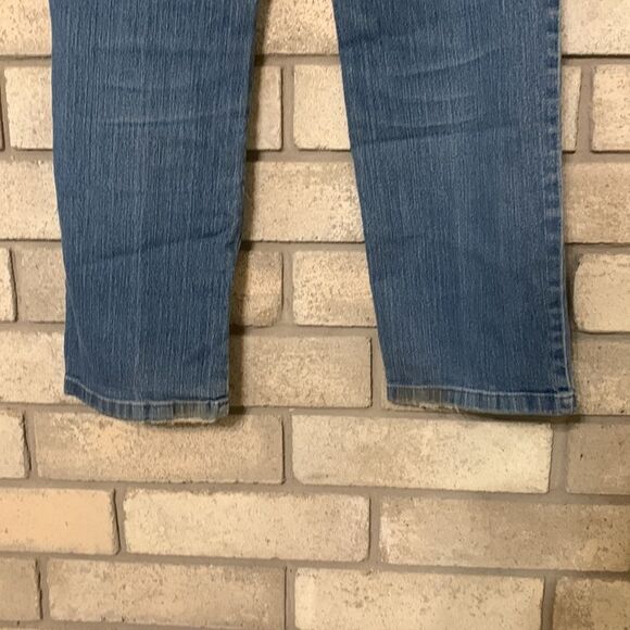 3for$20 bootcut size 8 short - Picture 5 of 5